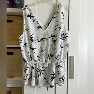 Banana republic L dressy tank top. Black white print